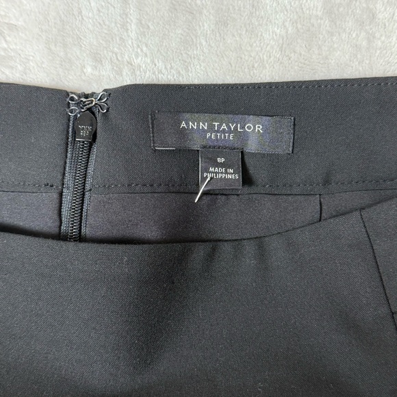 Ann Taylor Petite Black Knee-Length Pencil Skirt Size 8P - Picture 4 of 9